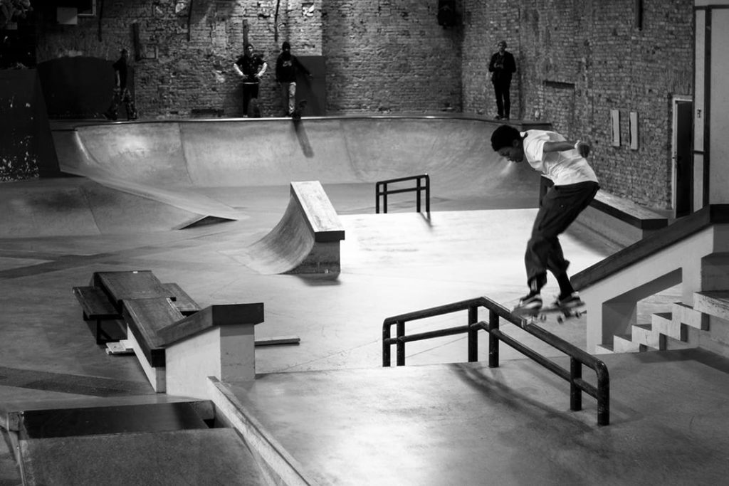 29-en-hier-doet-jairo-bierling-een-flip-fs-boardslide